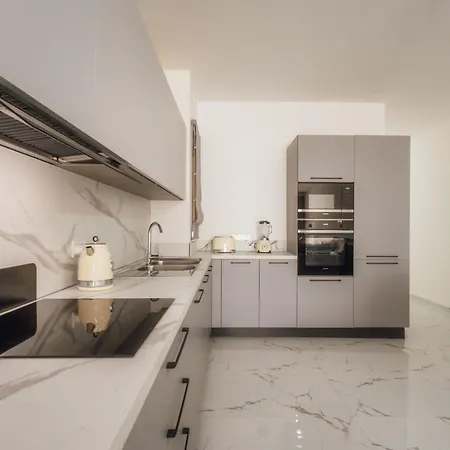Bright With Sea & Valley Views - Bbq Lejlighed *