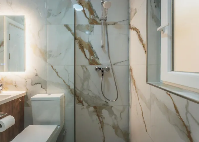 Bright With Sea & Valley Views - Bbq アパート *