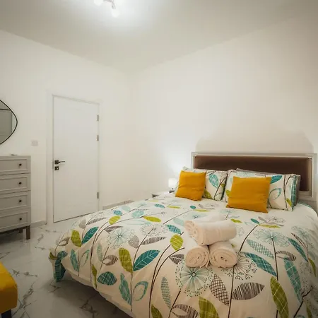 Bright With Sea & Valley Views - Bbq *