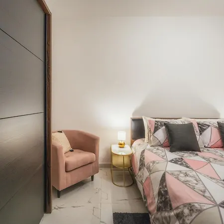 Bright With Sea & Valley Views - Bbq