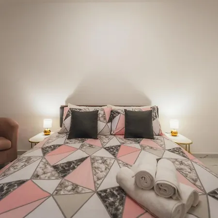 Bright With Sea & Valley Views - Bbq