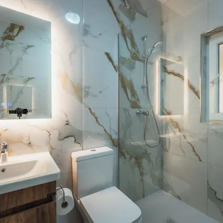 Bright With Sea & Valley Views - Bbq Apartment