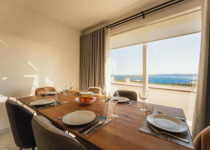 Bright With Sea & Valley Views - Bbq *