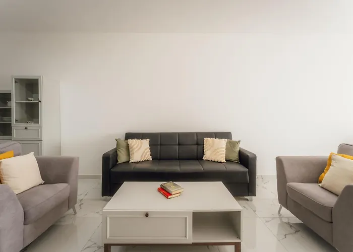 Bright With Sea & Valley Views - Bbq Apartment