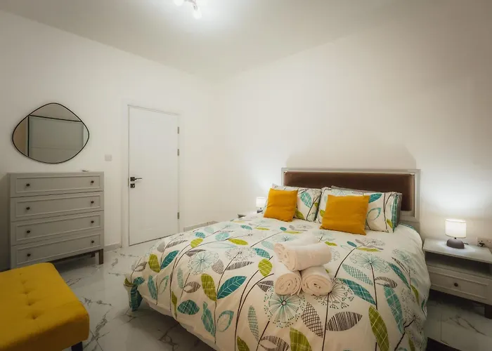 Bright With Sea & Valley Views - Bbq *