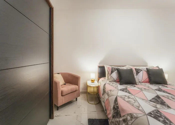 Bright With Sea & Valley Views - Bbq