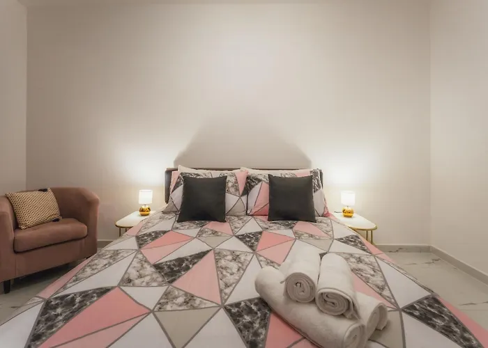 Bright With Sea & Valley Views - Bbq